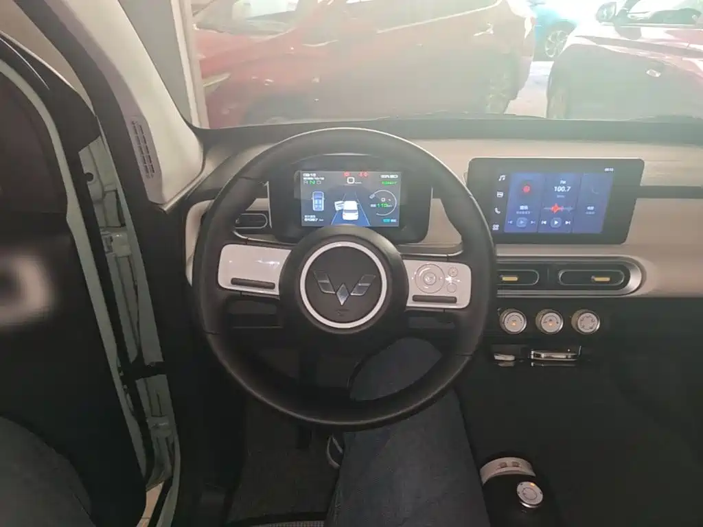 Wuling MINIEV — миниатюра 11