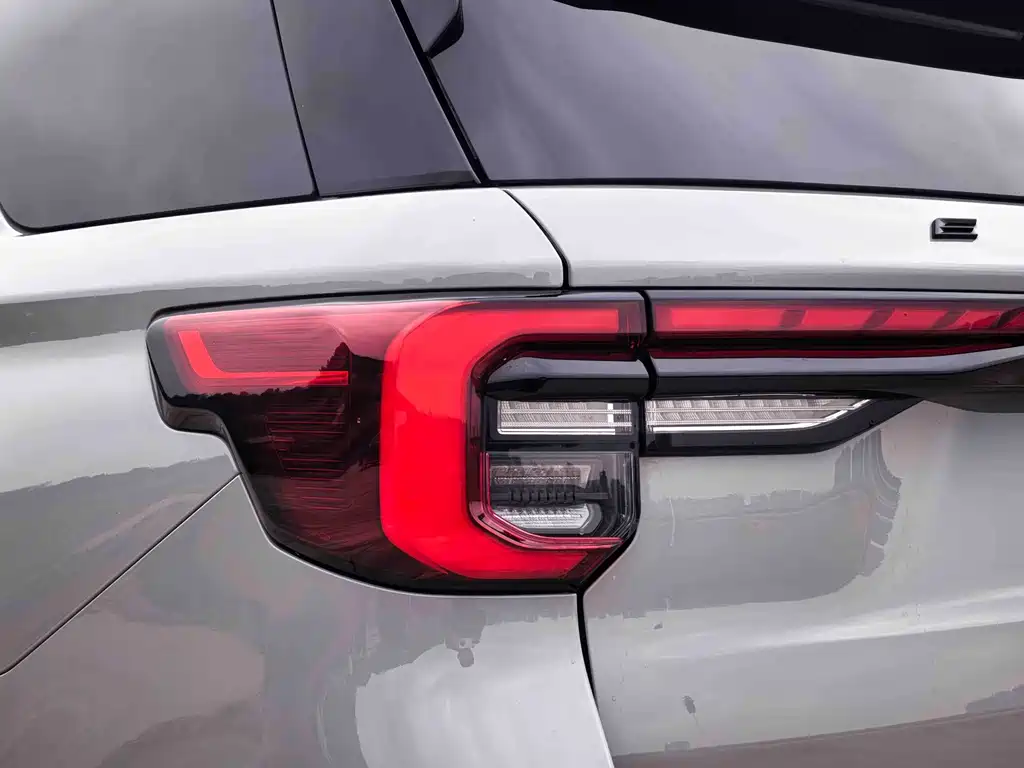 Ford Explorer — миниатюра 8