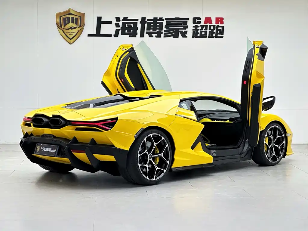 LAMBORGHINI REVUELTO
