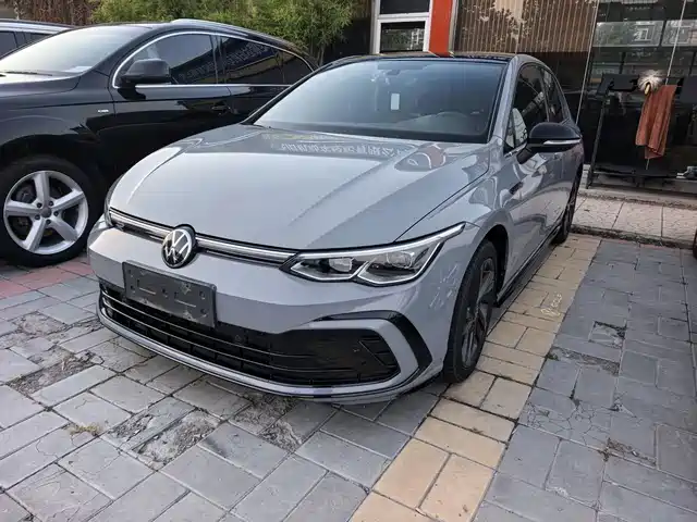 VOLKSWAGEN GOLF 2022