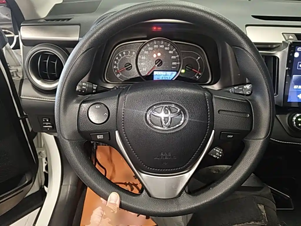 Toyota RAV4 — миниатюра 11