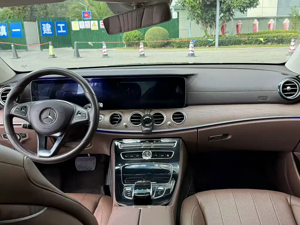 Mercedes-Benz E-Class — миниатюра 5