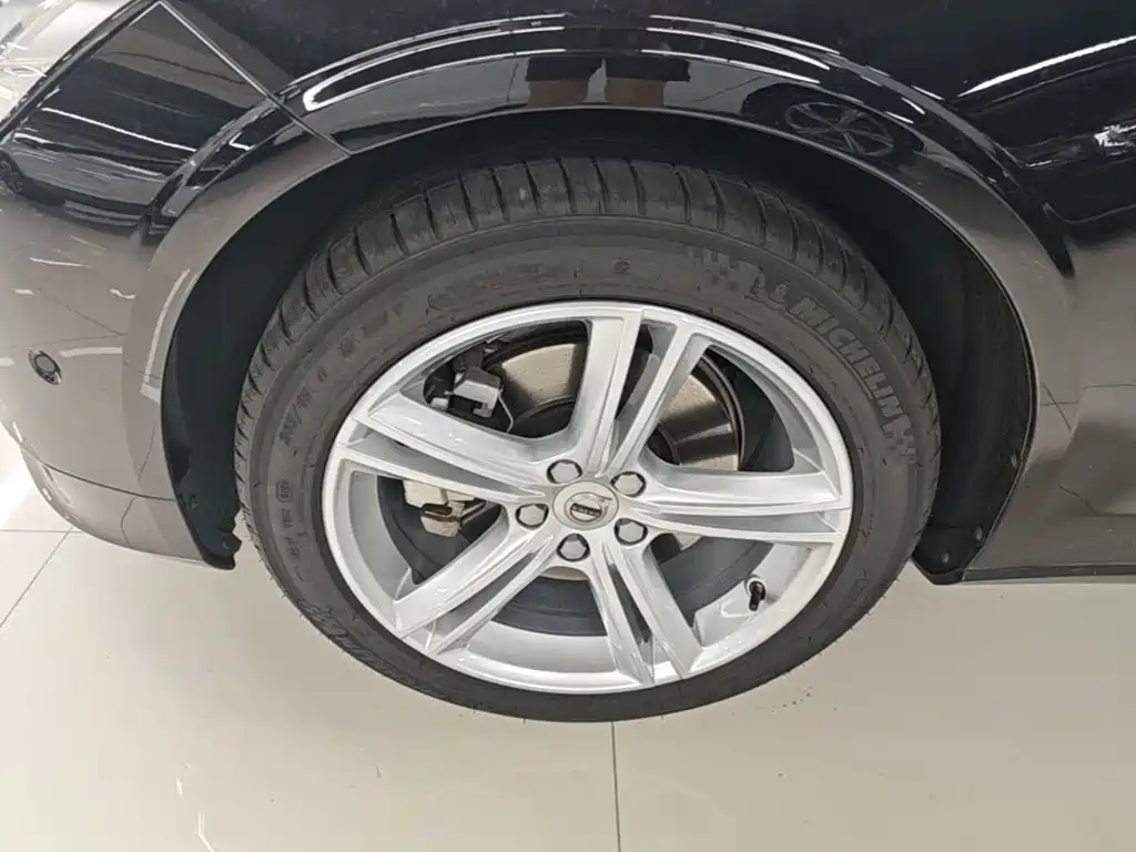 Volvo S90 — миниатюра 23