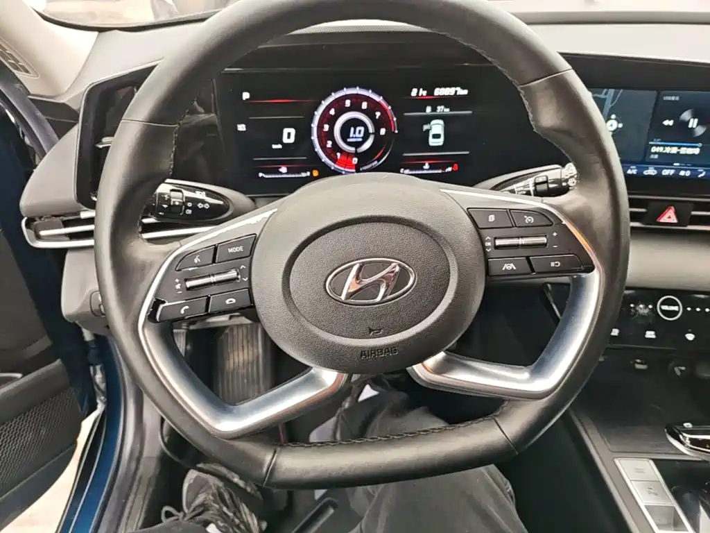 Hyundai Elantra — миниатюра 11