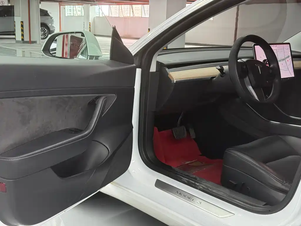 Tesla Model 3 — миниатюра 5