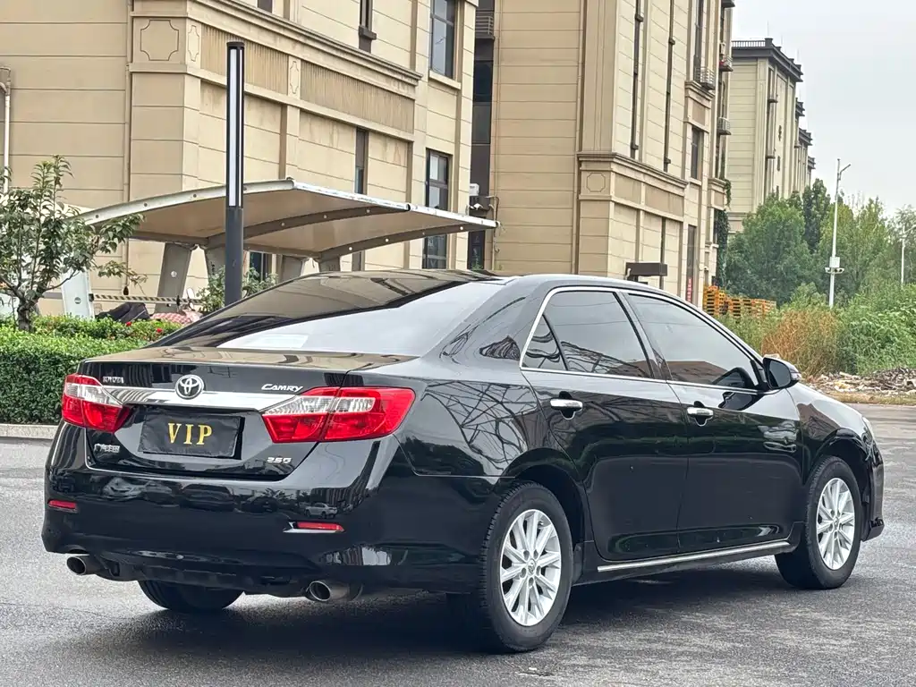 Toyota Camry — миниатюра 7