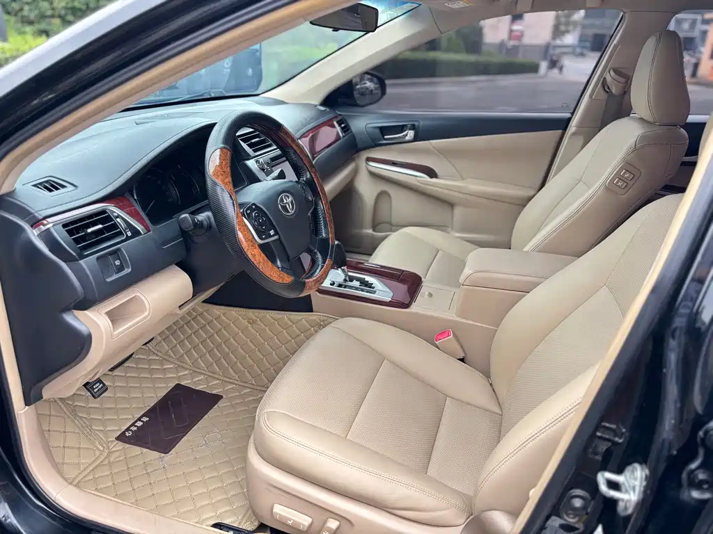 Toyota Camry — миниатюра 4