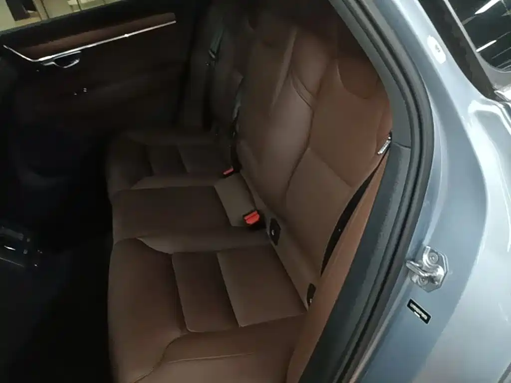 Volvo S90 — миниатюра 17
