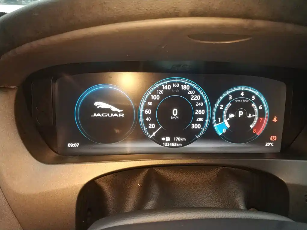 Jaguar F-PACE — миниатюра 12