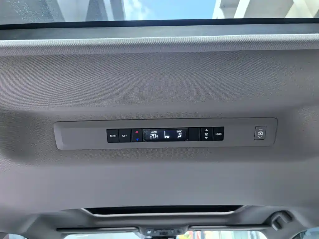 Toyota Granvia — миниатюра 16
