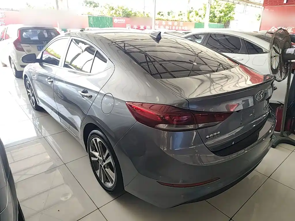 Hyundai Elantra — миниатюра 5