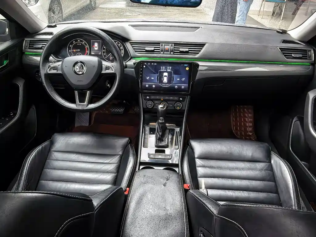 Skoda Superb — миниатюра 13