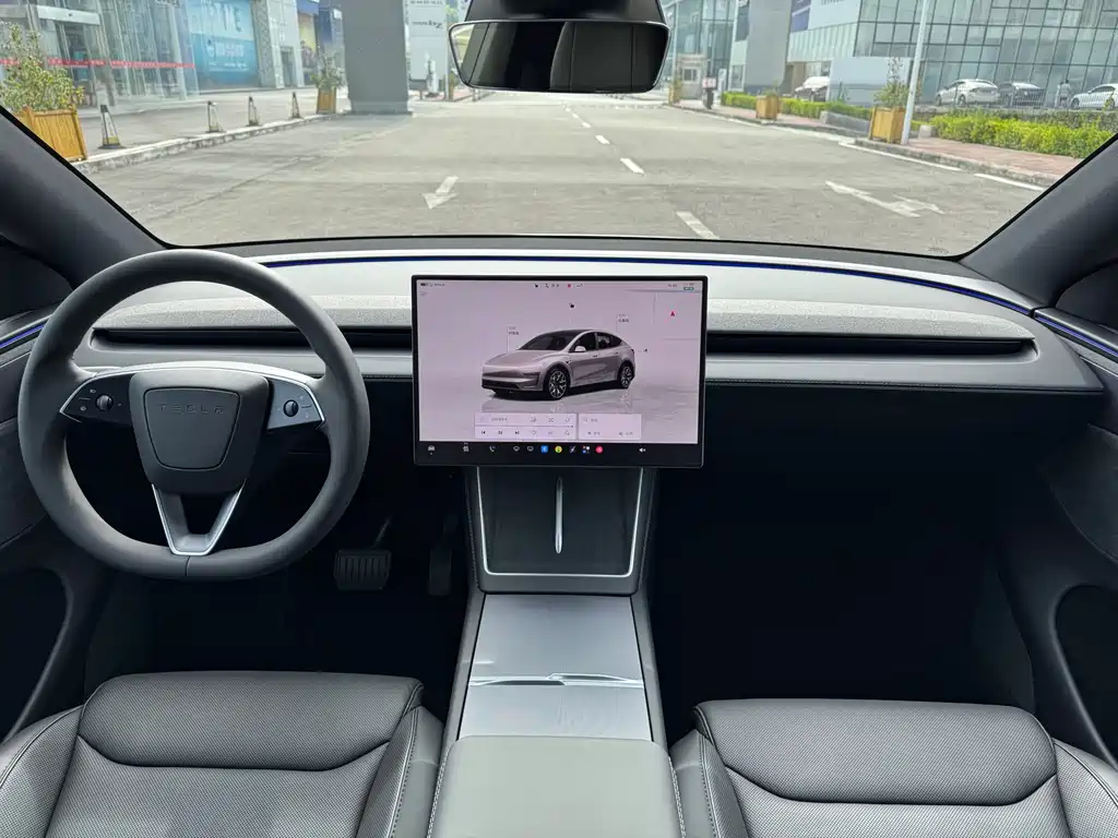 Tesla Model Y L — миниатюра 9