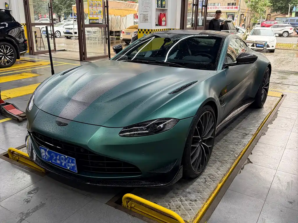 Aston Martin V8 Vantage