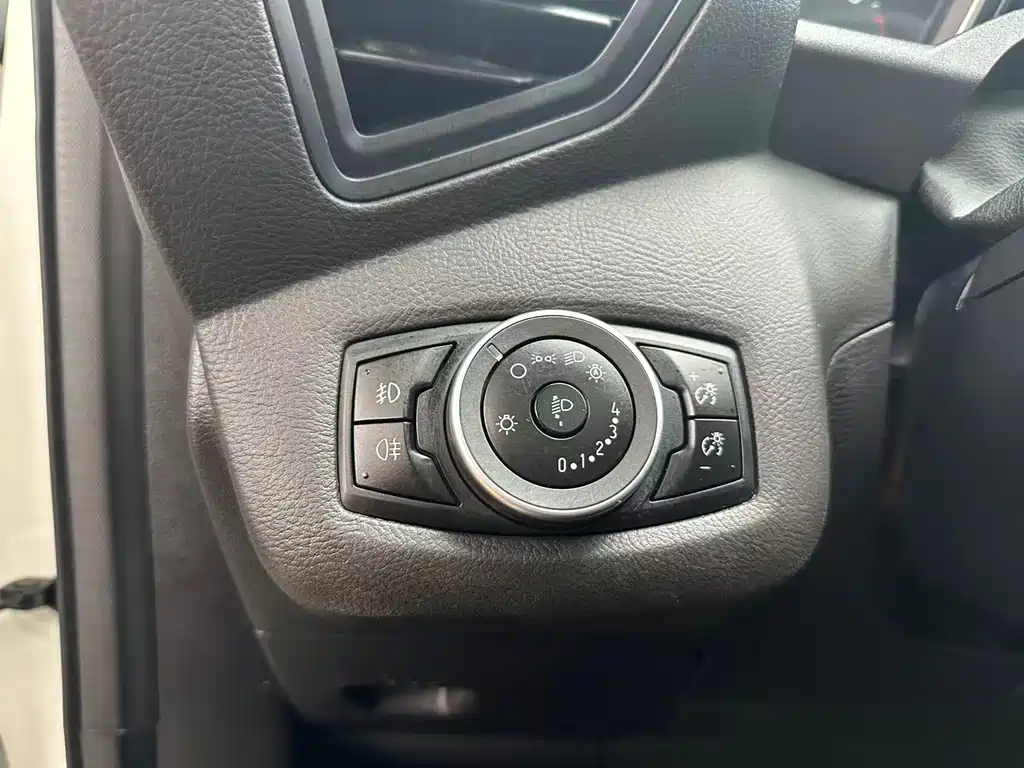 Ford Kuga — миниатюра 15