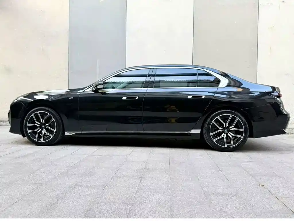 BMW 7 Series — миниатюра 8