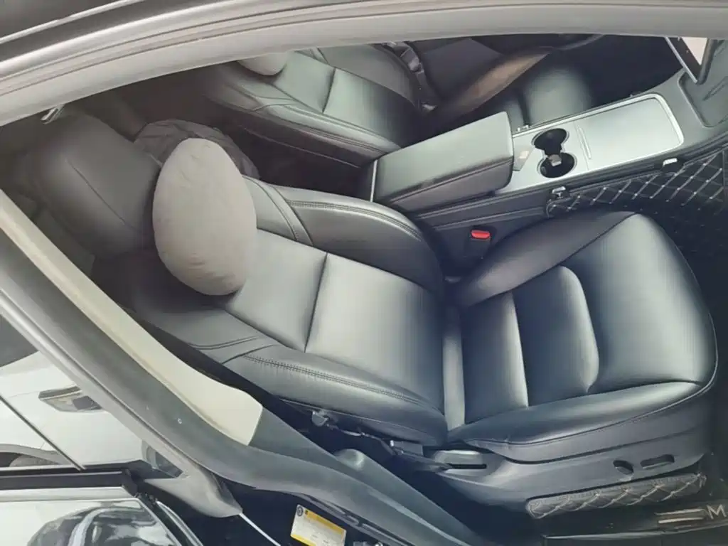 Tesla Model Y — миниатюра 25
