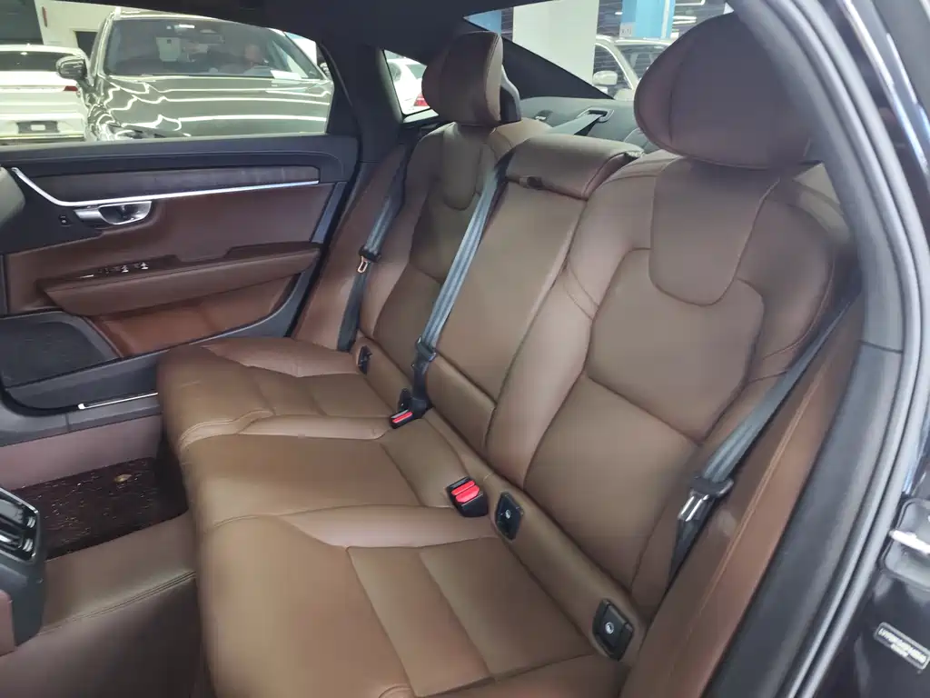 Volvo S90 — миниатюра 6