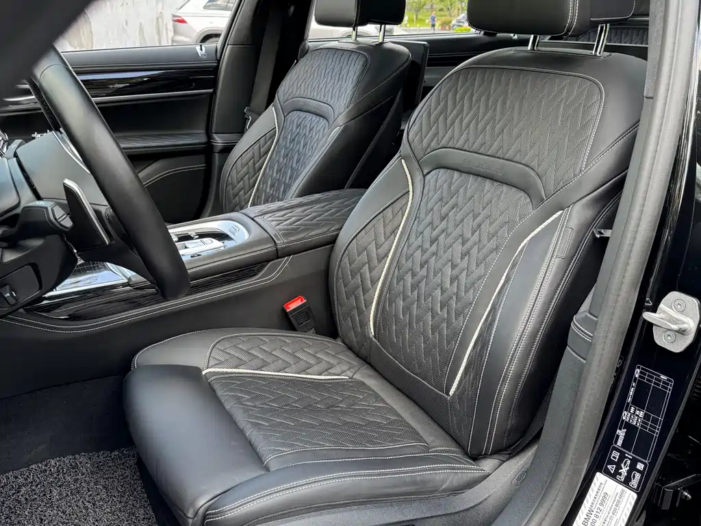 BMW 7 Series — миниатюра 8