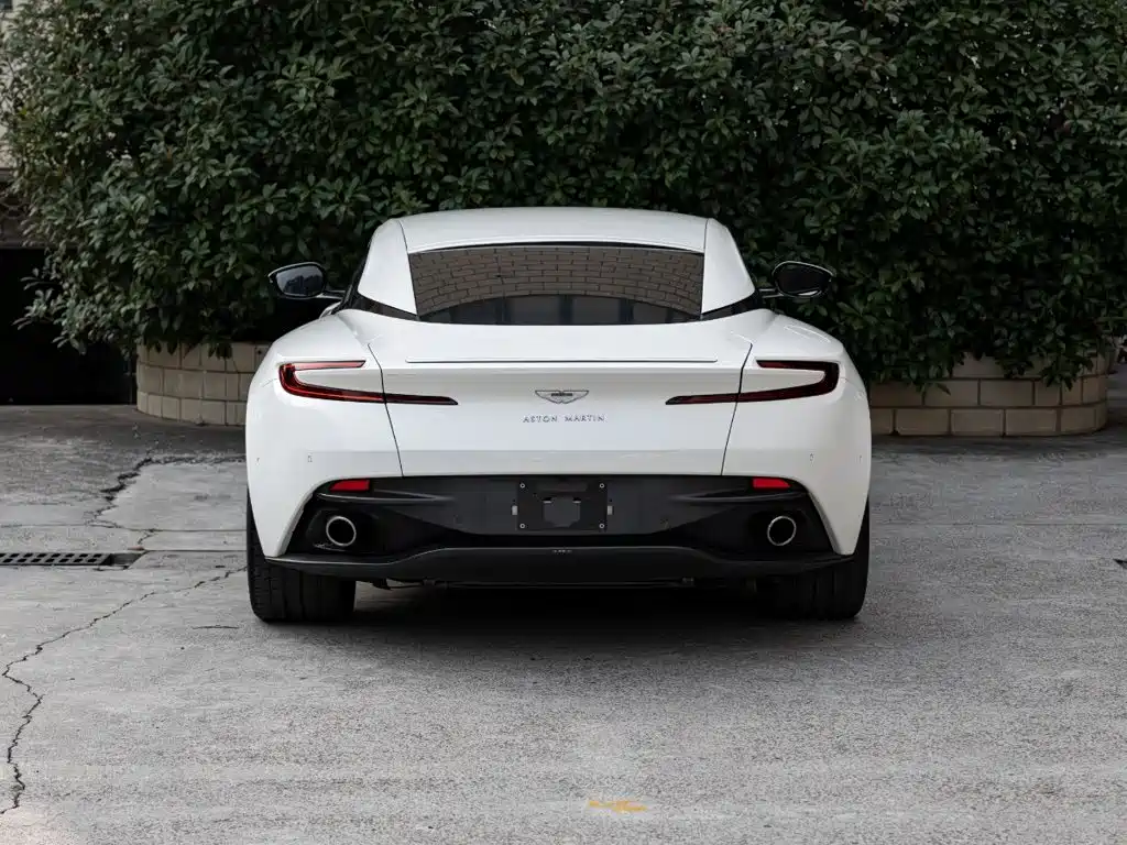 Aston Martin DB11 — миниатюра 4