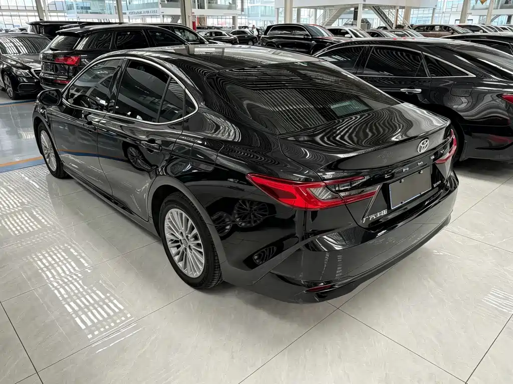 Toyota Camry — миниатюра 13