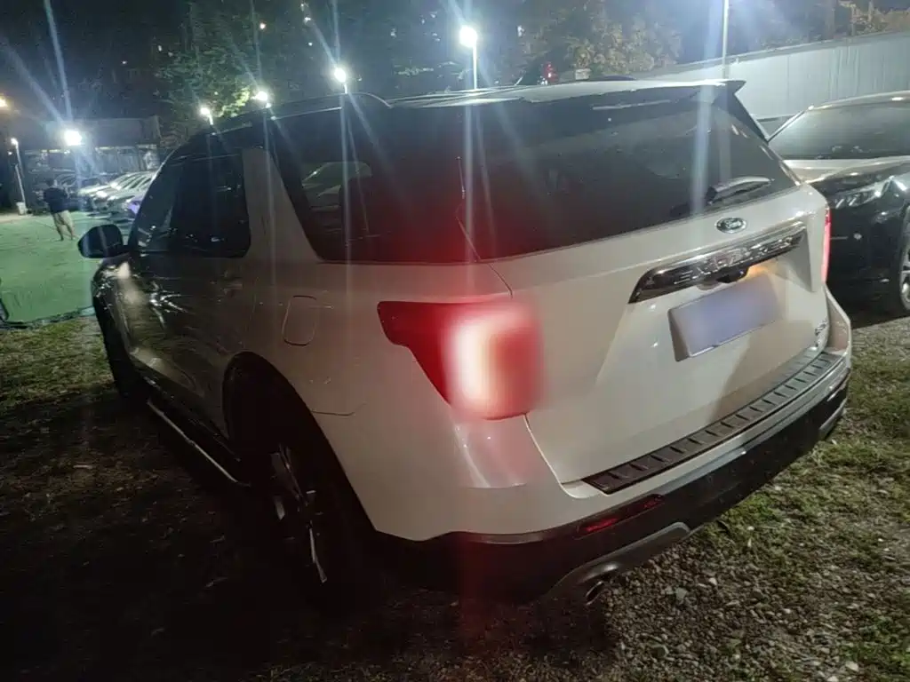 Ford Explorer — миниатюра 5