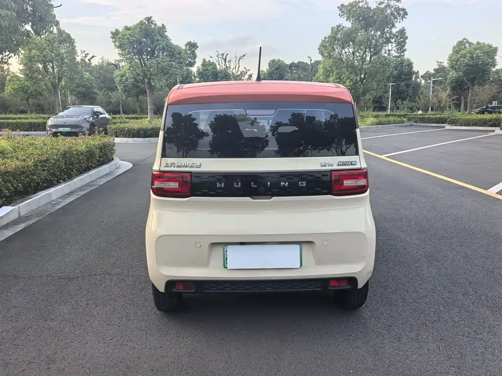 Wuling MINIEV — миниатюра 6