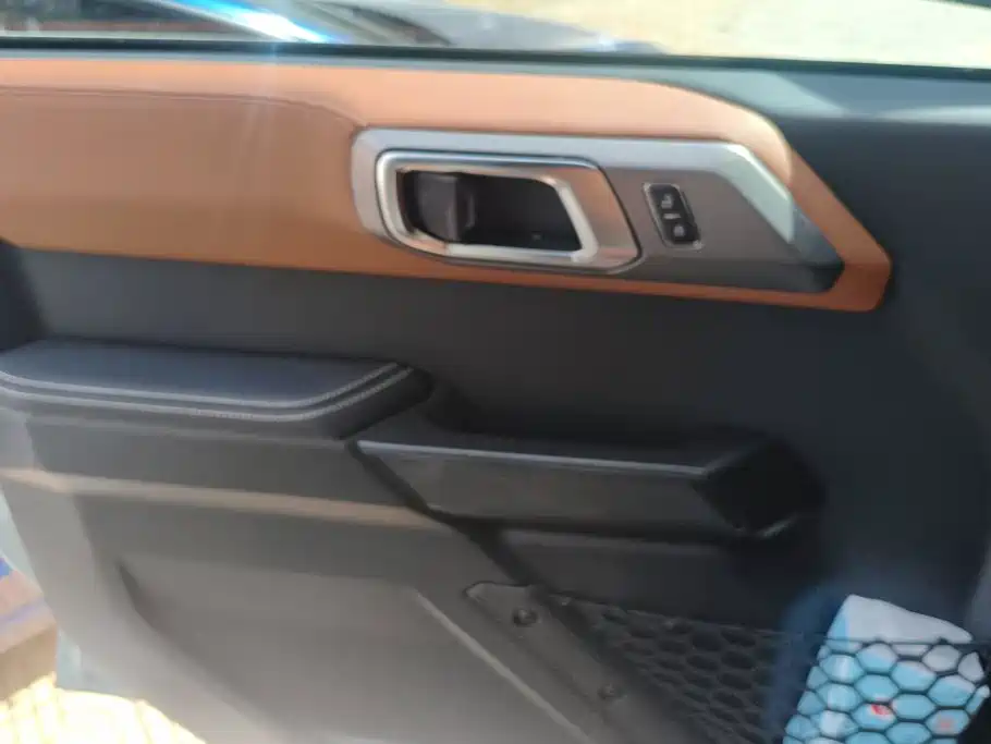 Ford Bronco — миниатюра 7