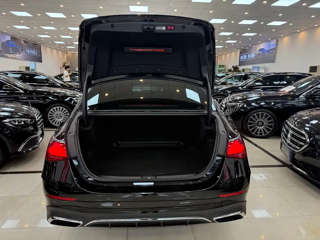 Mercedes-Benz E-Class — миниатюра 26
