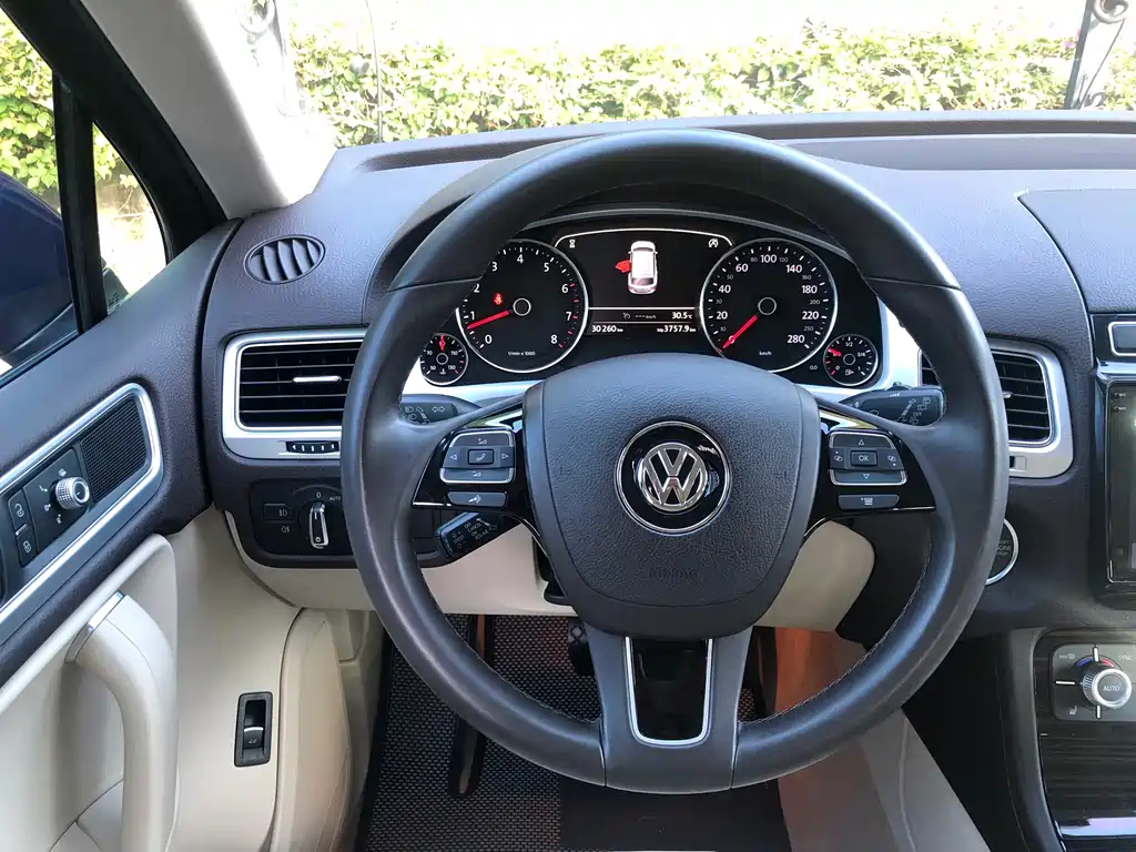 Volkswagen Touareg — миниатюра 11