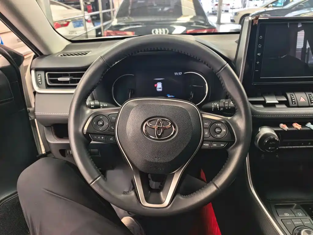 Toyota RAV4 — миниатюра 3