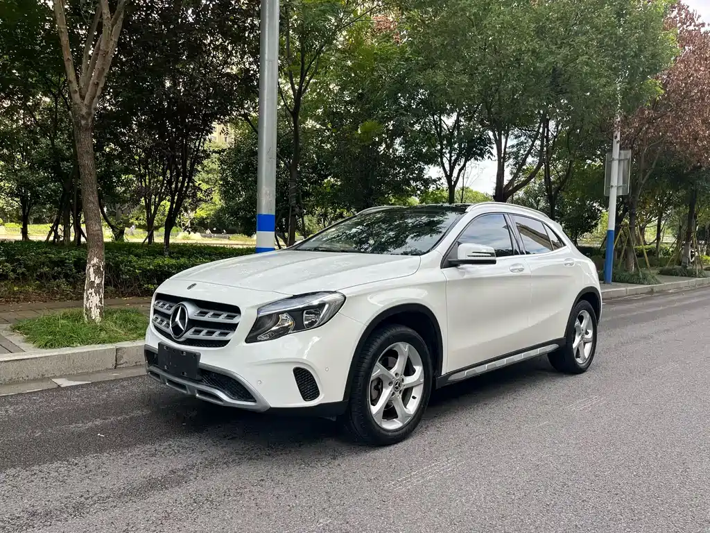 MERCEDES-BENZ GLA