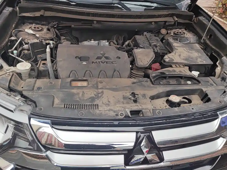 Mitsubishi Outlander (Import) — миниатюра 10