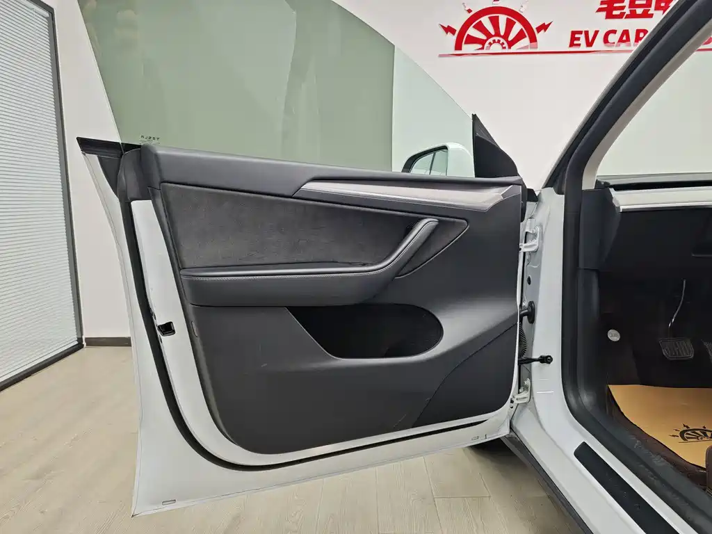 Tesla Model Y — миниатюра 55