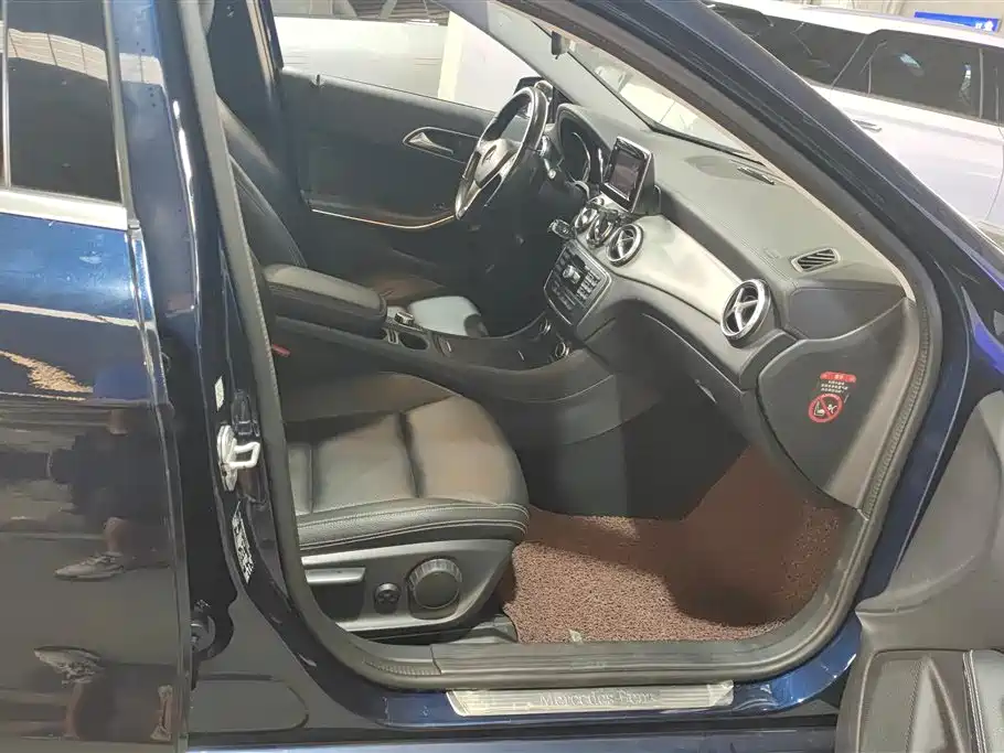 Mercedes-Benz GLA 2016 GLA 200 Fashion