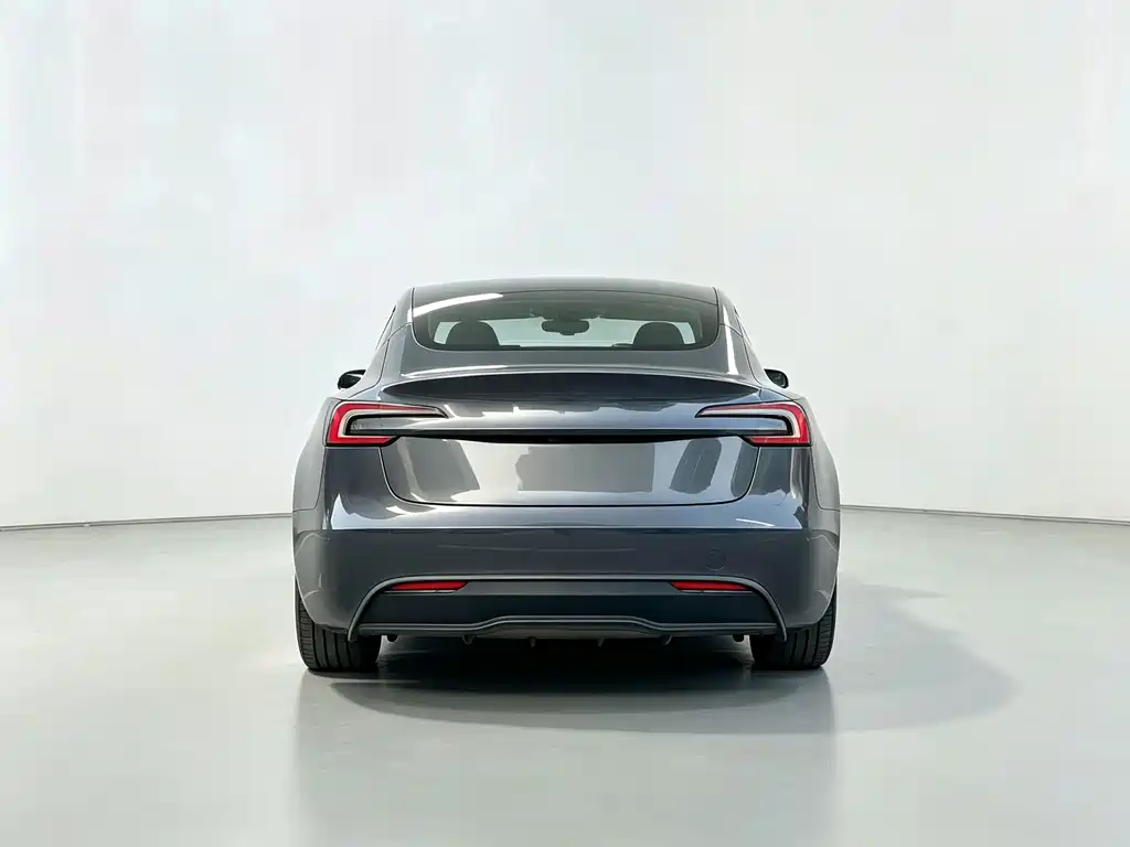 Tesla Model 3 — миниатюра 11