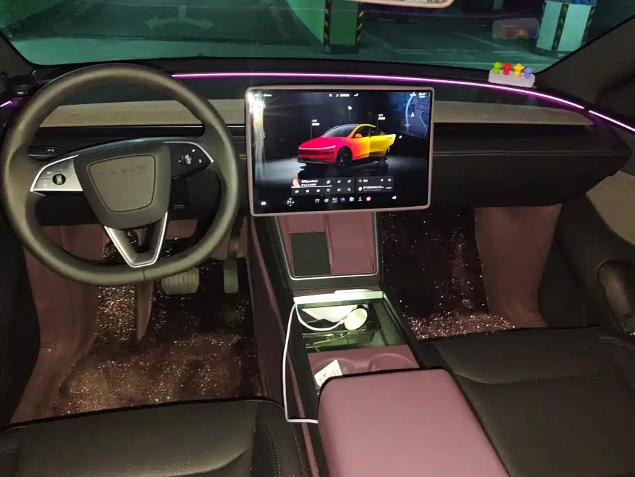 Tesla Model Y — миниатюра 12