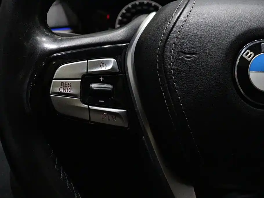 BMW 5 Series New Energy — миниатюра 16