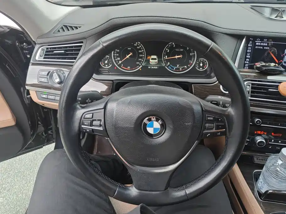 BMW 7 Series — миниатюра 15