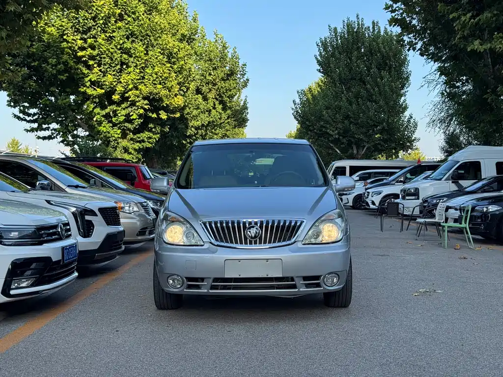 Buick GL8 — миниатюра 2