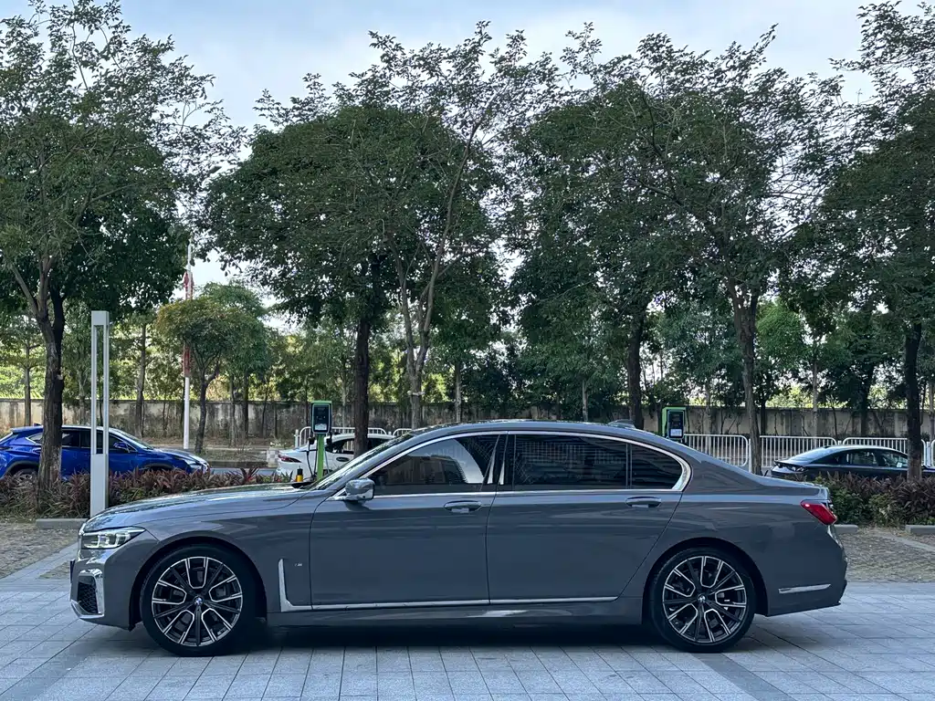 BMW 7 SERIES