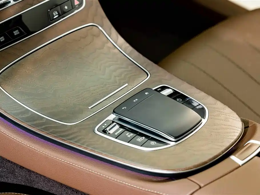 Mercedes-Benz E-Class — миниатюра 12