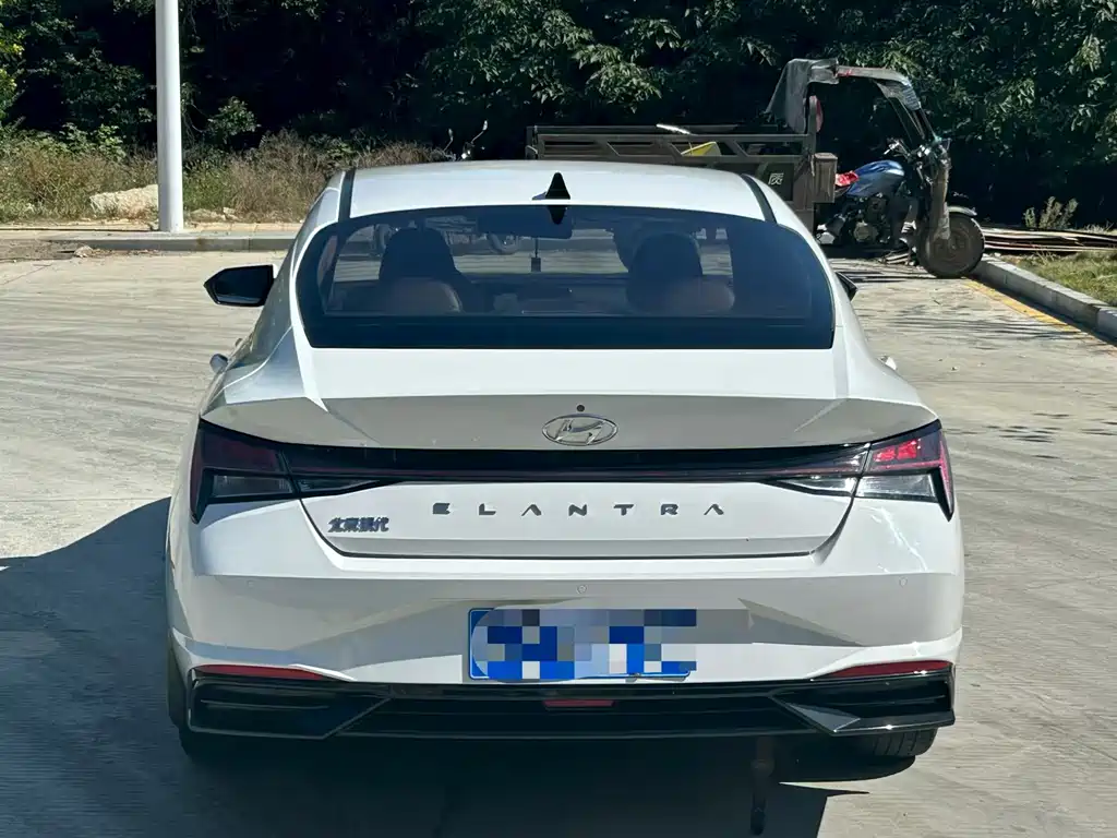 Hyundai Elantra — миниатюра 8