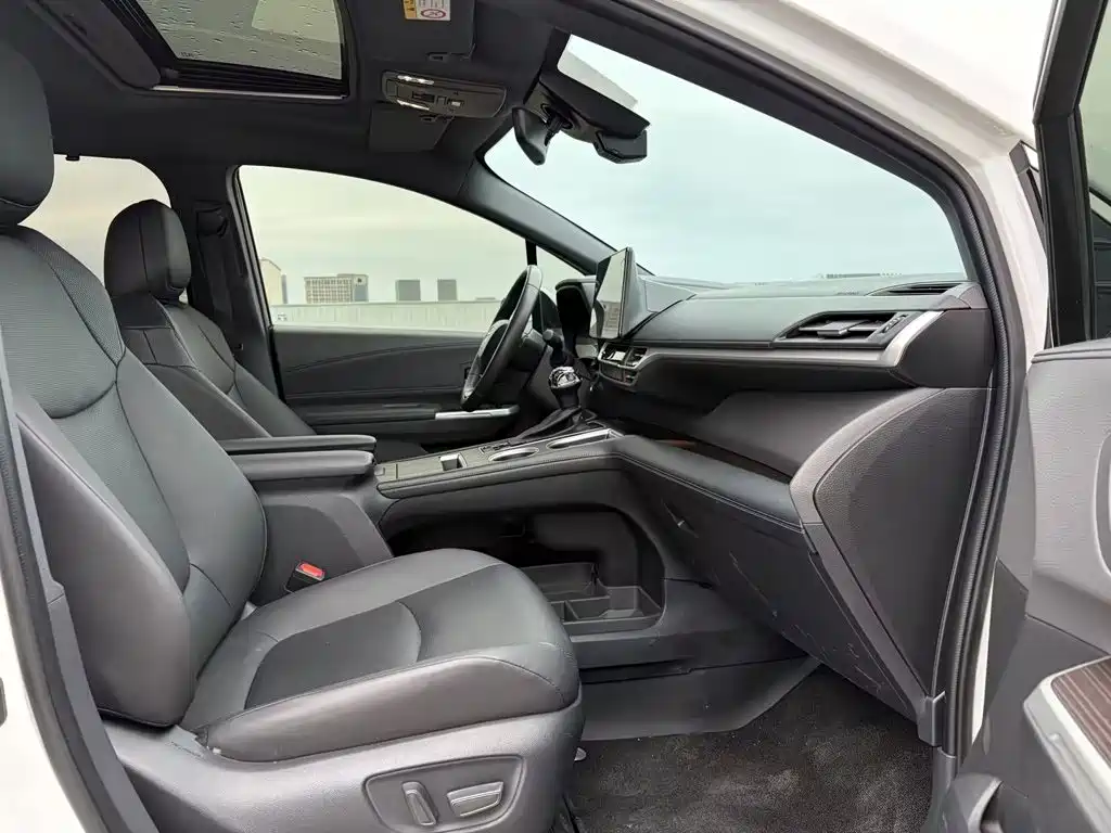 Toyota Sienna — миниатюра 15