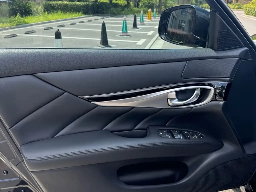 Infiniti Q70 — миниатюра 5