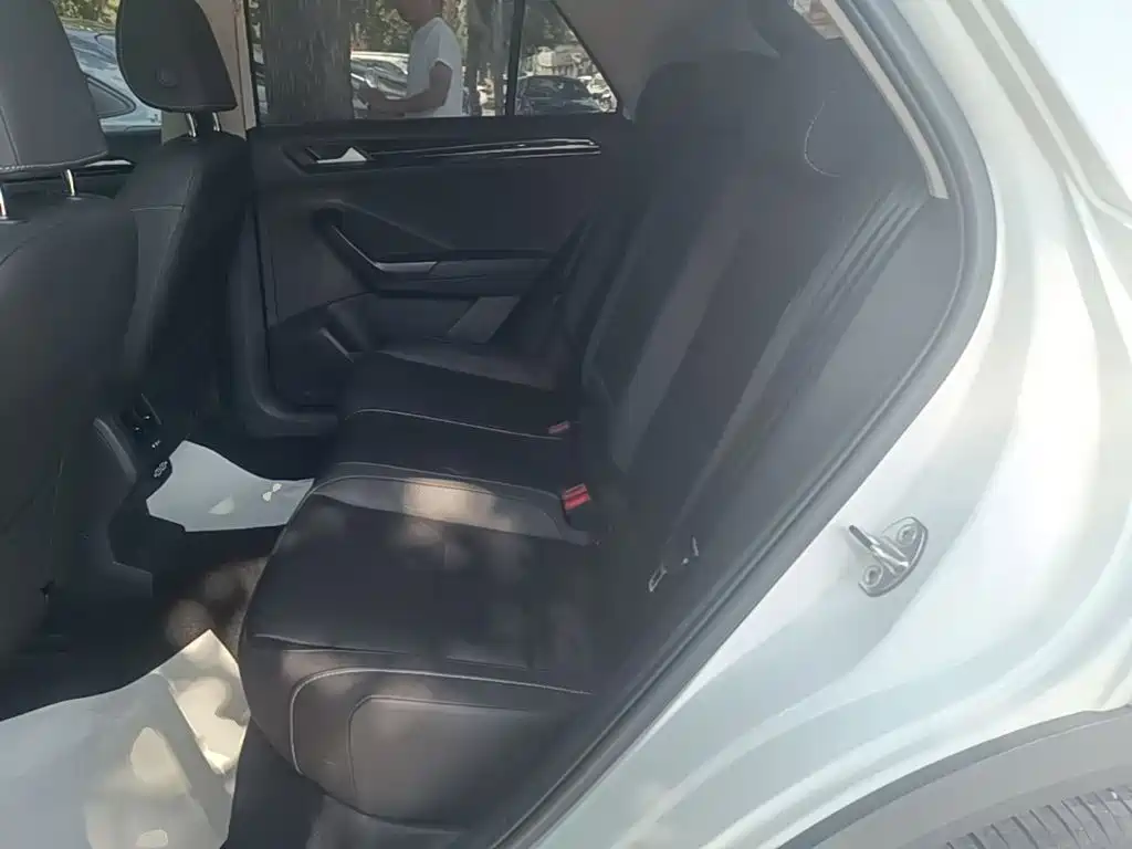Volkswagen T-Roc — миниатюра 17