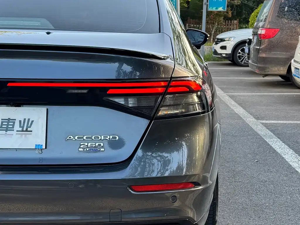 Honda Accord — миниатюра 17