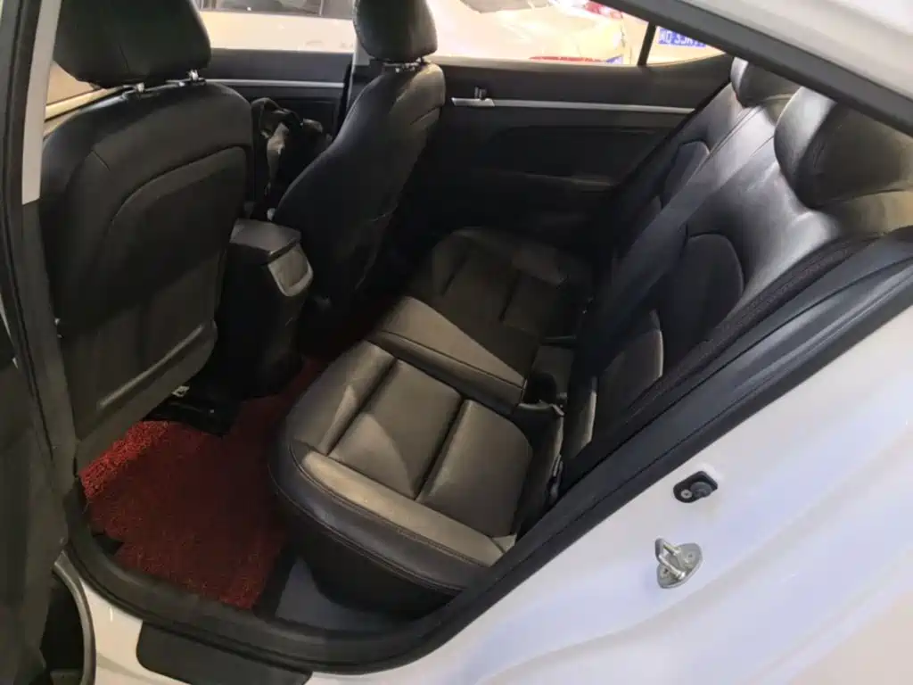 Hyundai Elantra — миниатюра 17