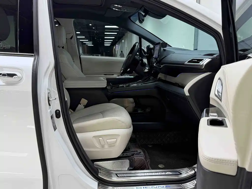 Toyota Sienna — миниатюра 25