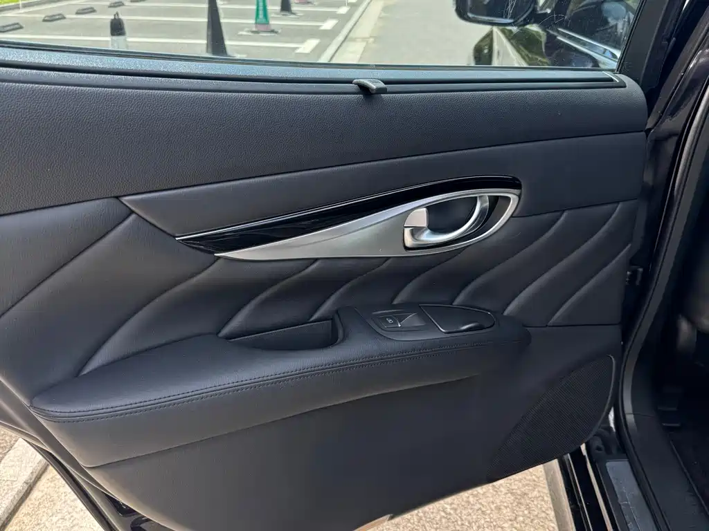 Infiniti Q70 — миниатюра 7